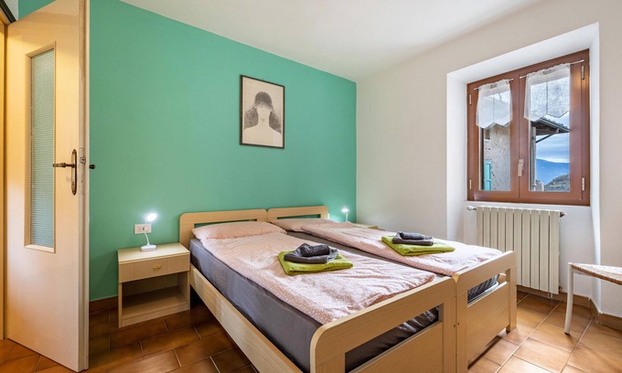 Vesio Apartment | Apartment 'Casa Luisa' with Mountain View, Shared Garden and Wi-Fi