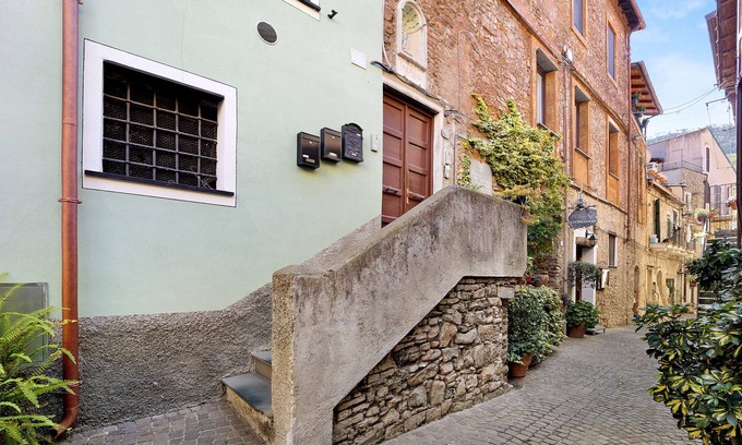 Villanova d'Albenga Apartment | Apartment "Centro Villanova d'Albenga" with Wi-Fi and Air Conditioning