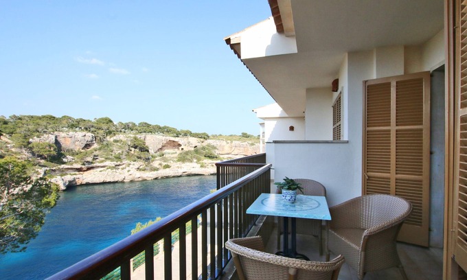 Cala Figuera Apartment | Apartment 'Cala Figuera 3b' with Sea View, Wi-Fi and Air Conditioning