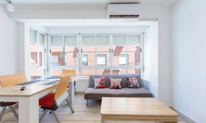 Almeria Apartment | Apartment 'Calle Jaul' with Wi-Fi and Air Conditioning