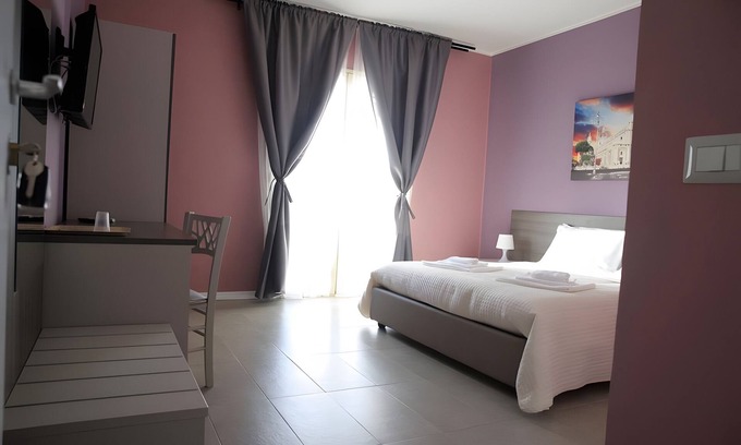 Contrada Pantano d'Arci Apartment | Apartment 'Camera 203 Con Balcone - Terrazza' with Mountain View, Wi-Fi and Air Conditioning