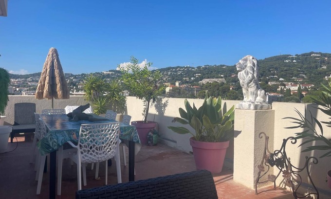 Prado - Republique Apartment | Apartment 'Cannois Avec Rooftop' with Sea View, Private Terrace and Wi-Fi