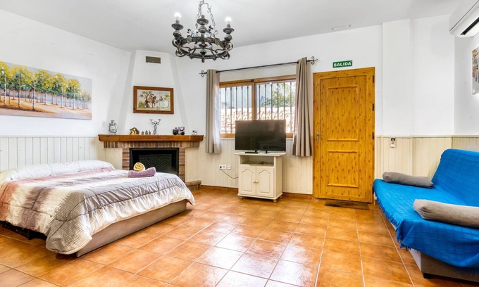 Orba Apartment | Apartment 'Carrebaix' with Wi-Fi and Air Conditioning