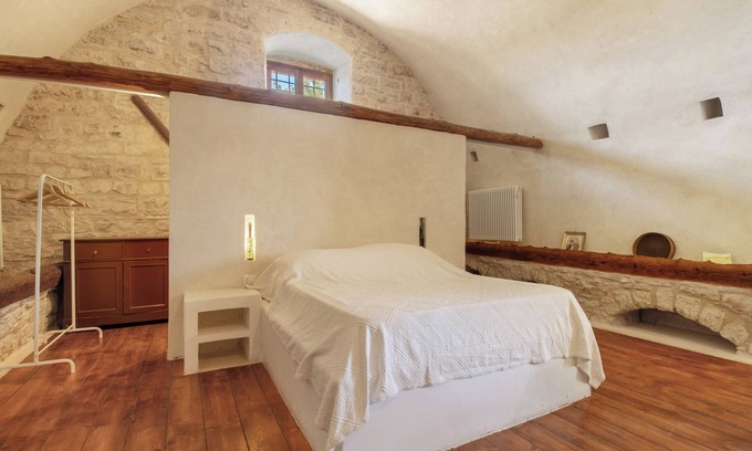 Bisceglie Apartment | Apartment 'Carrubo' with Shared Terrace, Shared Garden and Wi-Fi