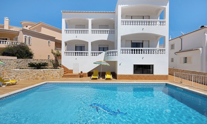 Funchal Apartment | Apartment 'Casa Atlântico nº3' close to the Sea with Shared Pool & Wi-Fi