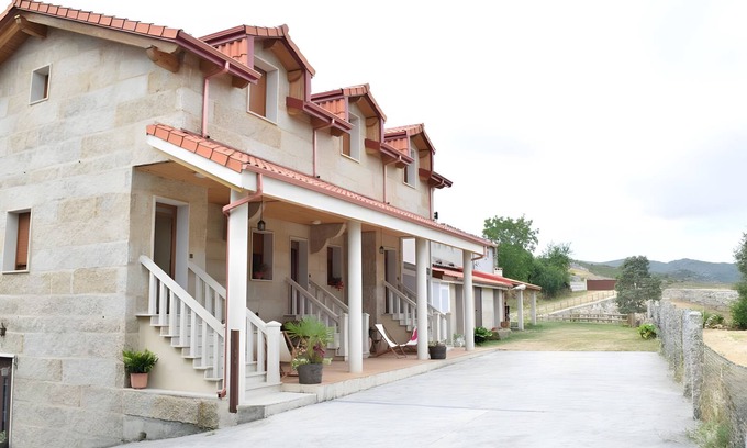 Requias Apartment | Apartment 'Casa Requias 3' with Lake View, Shared Garden and Wi-Fi