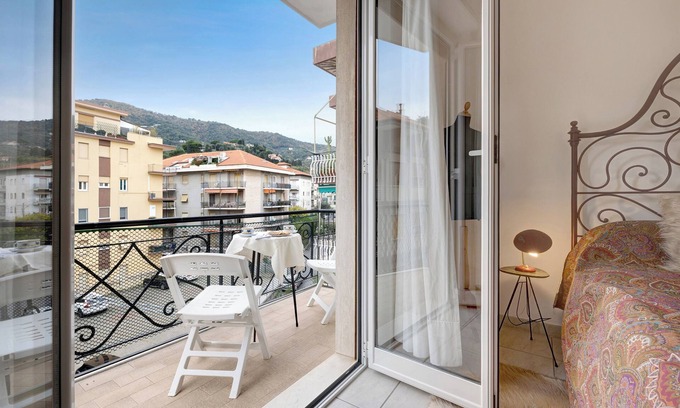 Alassio Apartment | Apartment "Casa Rosso Melograno" near the sea with balconies and Wi-Fi