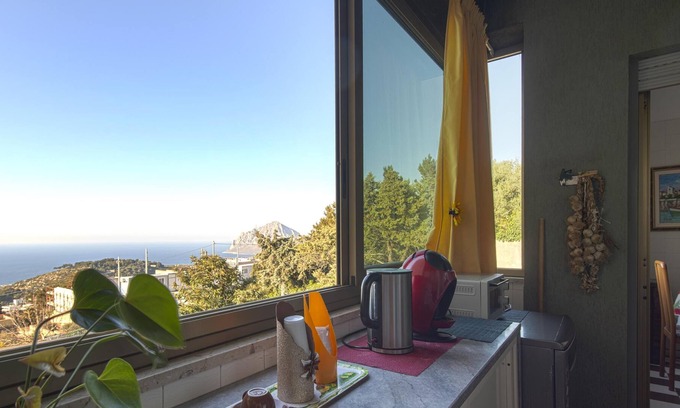 Valderice Apartment | Apartment Casa Vincenza with A/C, Balcony & Wi-Fi