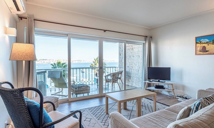 Cascais Apartment | Apartment 'Cascais Bay Terrace II' with Sea View & Wi-Fi