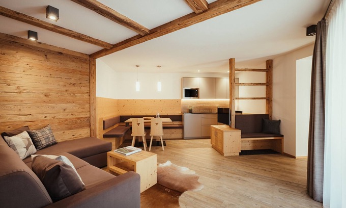San Genesio Apartment | Apartment 'Chalet La Flüta Arnica' with Mountain View, Shared Garden and Wi-Fi