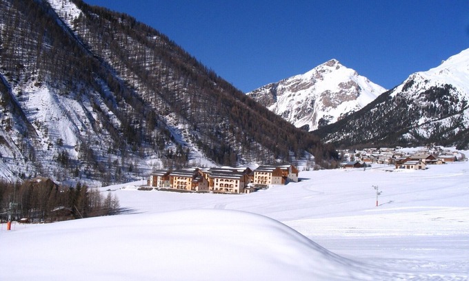 Arvieux Apartment | Apartment Chalp Arvieux In Residence with swimming pool in summer