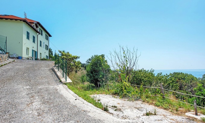 Cogoleto Apartment | Apartment 'Chiara Du Ciapin - Osservatorio' with Sea View, Shared Garden and Air Conditioning