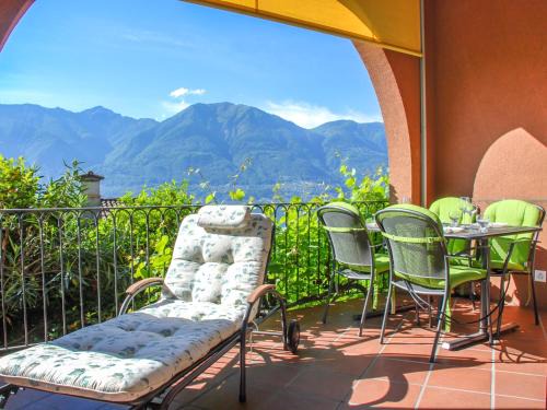 Orselina Apartment | Apartment Condominio Les Hirondelles by Interhome