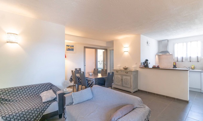 Serra-di-Ferro Apartment | Apartment 'Corse' with Balcony and Wi-Fi