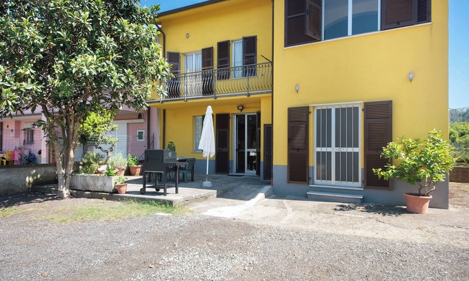 Brugnato Apartment | Apartment 'Da Dri´' with Private Terrace, Private Garden and Balcony