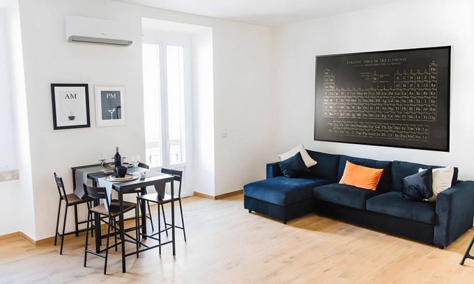 Municipio 2 Apartment | Apartment 'De Gasperi' with Balcony, Wi-Fi and Air Conditioning