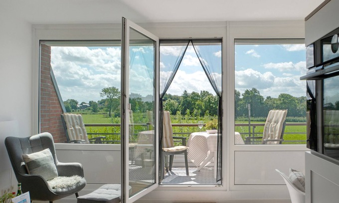 Horumersiel Apartment | Apartment 'Deichblick - In 5 Min Am Meer' with Balcony and Wi-Fi