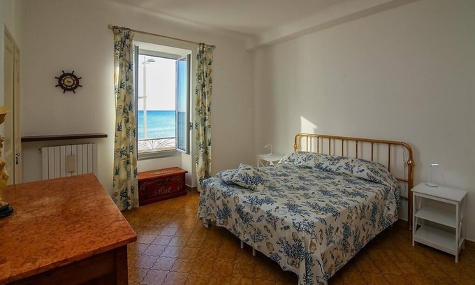 Imperia Apartment | Apartment directly at the beach with Parking| Ap16