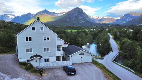 Isfjorden Apartment | Apartment Dreamvalley