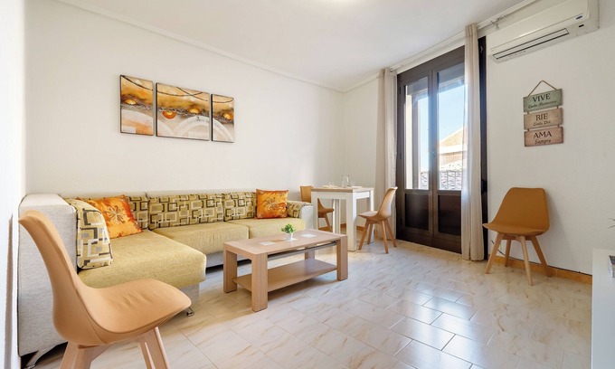 Caspe Apartment | Apartment 'El Compromiso' with Balcony, Wi-Fi and Air Conditioning