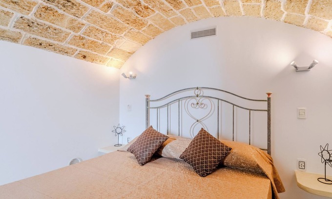 Matino Apartment | Apartment 'Elena Inn' with Private Terrace, Wi-Fi and Air Conditioning