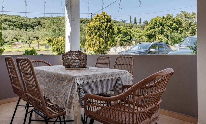 Alikanas Apartment | Apartment 'Eleni's Ground Floor' with Balcony, Wi-Fi and Air Conditioning