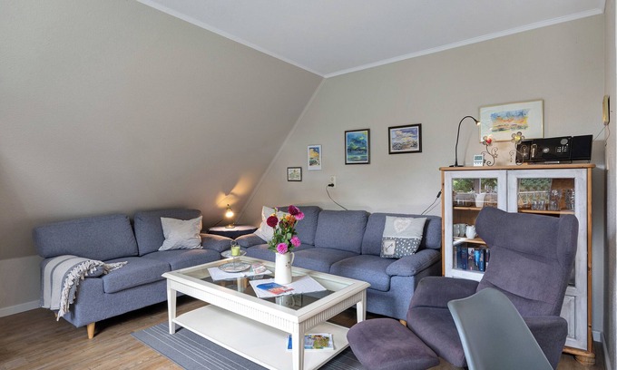 Nordstrand Apartment | Apartment 'Elke Volkerts' with Private Terrace and Shared Garden