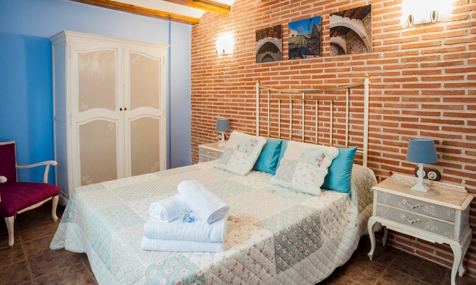 La Mata de los Olmos Apartment | Apartment 'Ejulve' with Wi-Fi