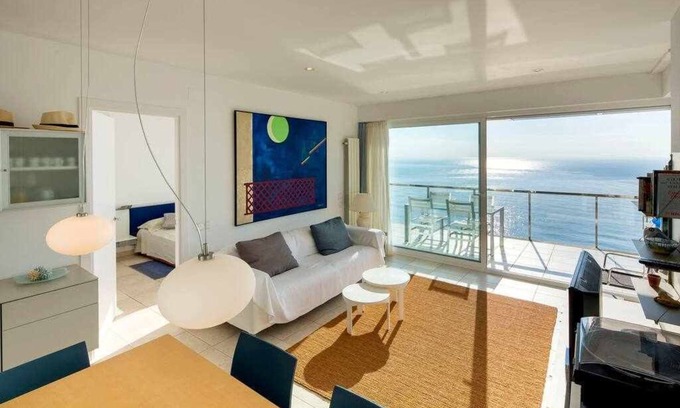 Sant Feliu de Guixols Apartment | Apartment with pool on the seafront