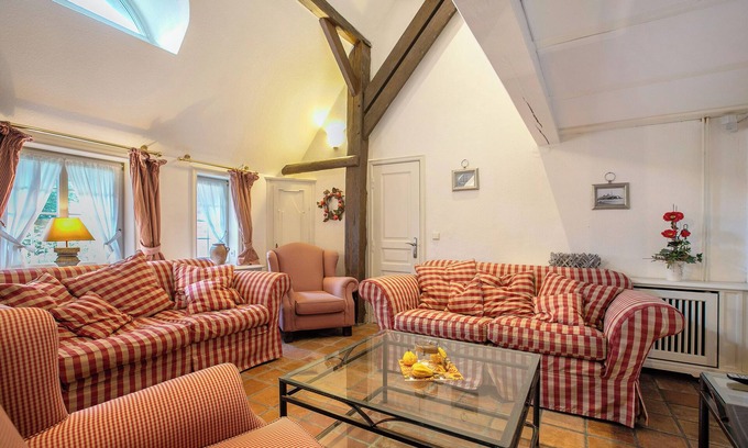 Emmelsbuell-Horsbuell Apartment | Apartment 'Friesenhaus' with Shared Garden and Wi-Fi