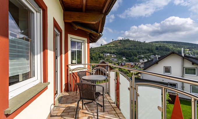 Schwalefeld Apartment | Apartment 'Ferienwohnung Typ 2' with Mountain View, Shared Terrace and Wi-Fi