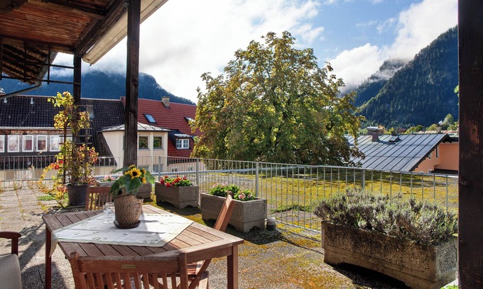Oberammergau Apartment | Apartment 'Ferienwohnung Beim Posthalter' with Mountain View, Private Terrace and Wi-Fi