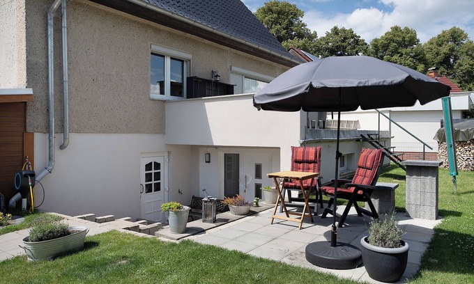 Muritz Apartment | Apartment 'Ferienwohnung Kastanienallee' with Private Terrace, Private Garden and Wi-Fi