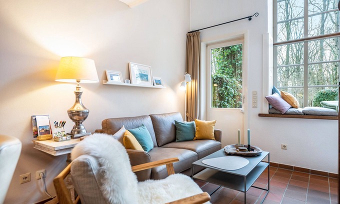Wyk auf Foehr Apartment | Apartment 'Ferienwohnung Kurparkhaus 19c Wyk' with Private Terrace and Wi-Fi