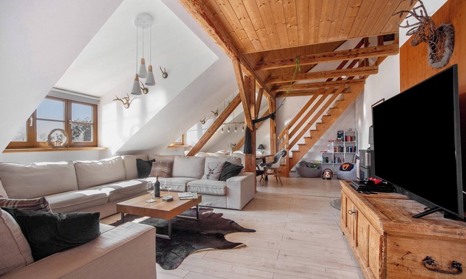 Bernbeuren Apartment | Apartment 'Ferienwohnung Böllenburg' with Mountain View, Shared Pool and Wi-Fi