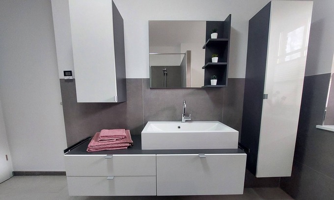 Muhl Rosin Apartment | Apartment 'Ferienwohnung' with Lake View, Shared Terrace and Air Conditioning