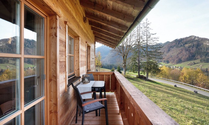Ruhpolding Apartment | Apartment 'Ferienwohnung Hochfelln' with Mountain View, Shared Terrace and Wi-Fi