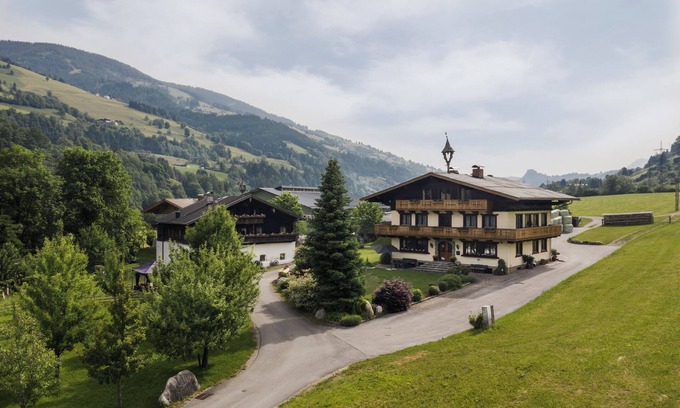 Taxenbach Apartment | Apartment 'Ferienwohnung 5' with Mountain View, Balcony & Wi-Fi