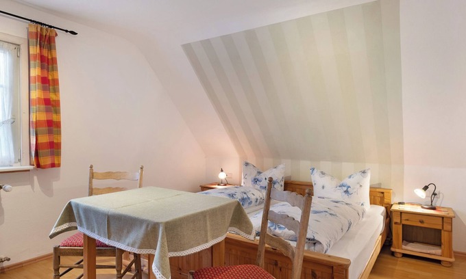 Saig Apartment | Apartment 'Ferienwohnung' with Shared Terrace and Wi-Fi