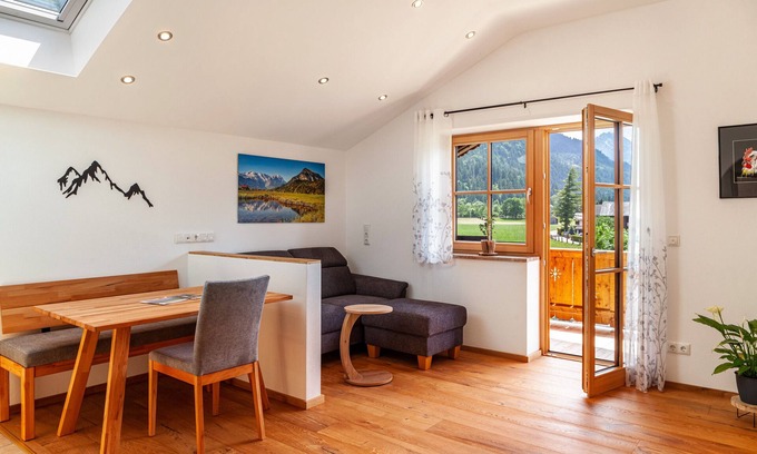 Farchant Apartment | Apartment 'Ferienwohnung Rosalie' with Mountain View, Shared Garden and Wi-Fi