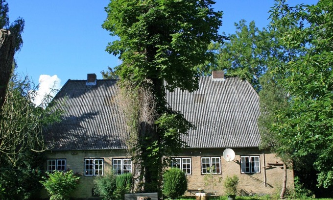 Saustrup Apartment | Apartment 'Ferienwohnung Flarupgaard' with Private Garden and Wi-Fi
