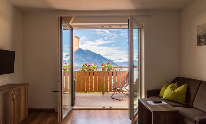 Tirolo Apartment | Apartment “Ferienwohnung Typ B” with Balcony, View over the Mountains, Wi-Fi