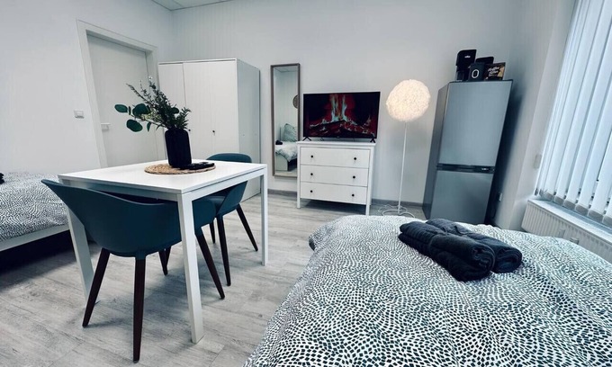 Nordhorn Apartment | Apartment Flixi I - Doppelzimmer für Zwei Personen mit Gemeinschaftsflächen