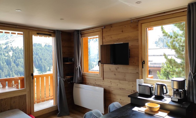 Meribel-Mottaret Apartment | Apartment for 4 people with mountain view