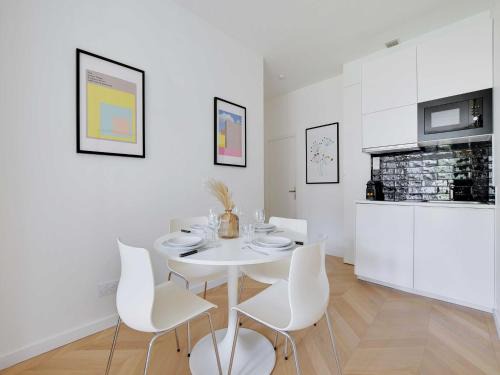 Centre Apartment | Apartment for 4 person in Nanterre