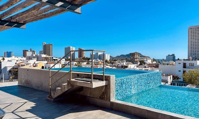 Zona Dorada Apartment | Apartment for 7 people with pool on the 3rd floor