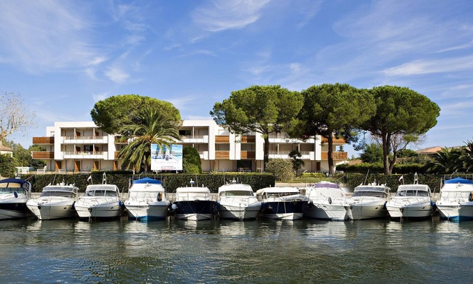 Mandelieu-La-Napoule Apartment | Apartment in Mandelieu with Marina Views