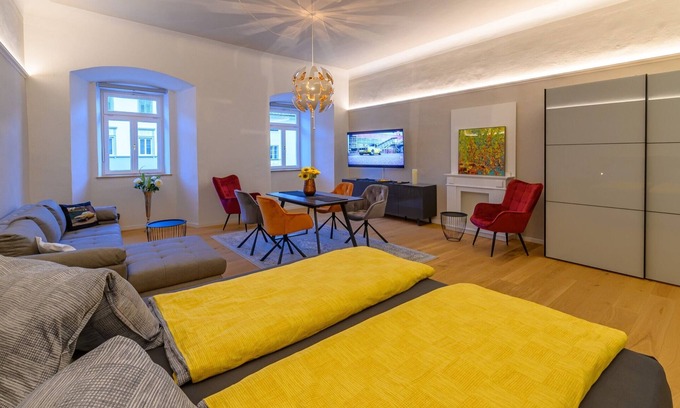 Gmuend in Kaernten Apartment | Apartment "Gasthof Alte Post - Top 3 Manta" with Mountain View & Wi-Fi