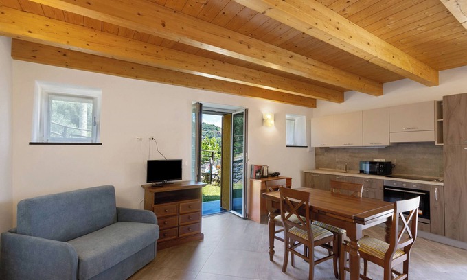 Sestri Levante Apartment | Apartment 'Giobatta' with Private Garden, Wi-Fi and Air Conditioning