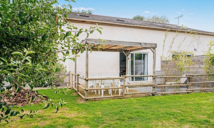 Merdrignac House | Apartment 'Gite La Pommeraie' with Private Terrace